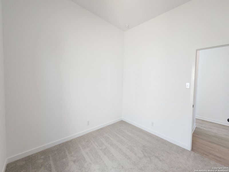 Spacious, unfurnished interior of a new home in Arcadia Ridge, San Antonio (Image 16). Spacious, unfurnished interior of a new home in Arcadia Ridge, San Antonio (Image 16).
