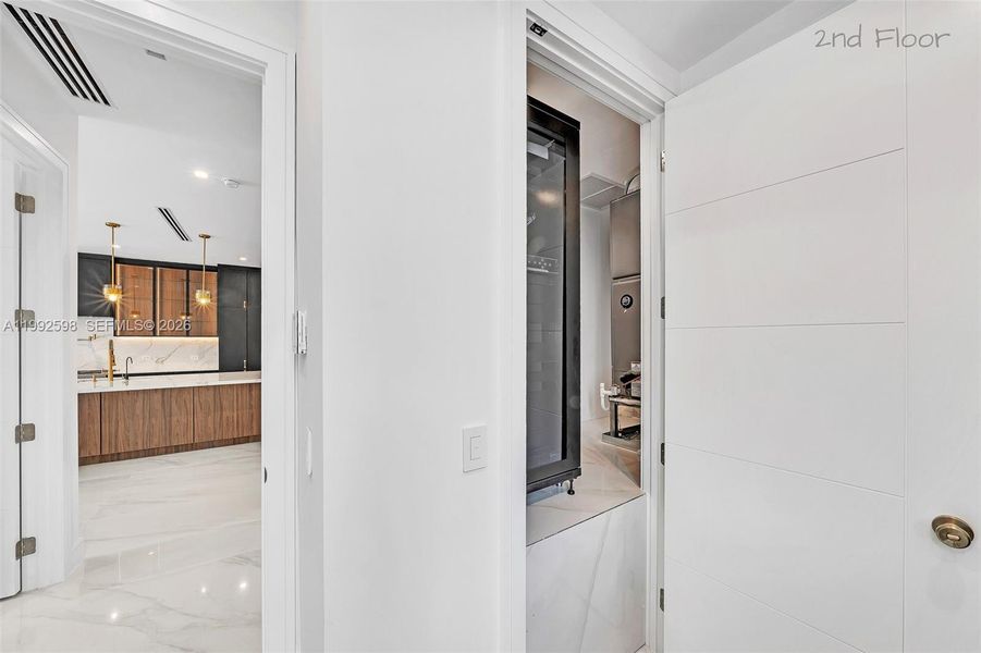 Image 90 of a home in .