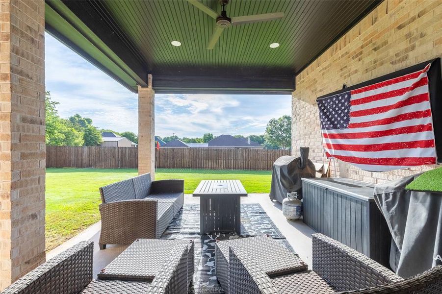 Exterior details and patio area of a home in , Clyde (Image 3).