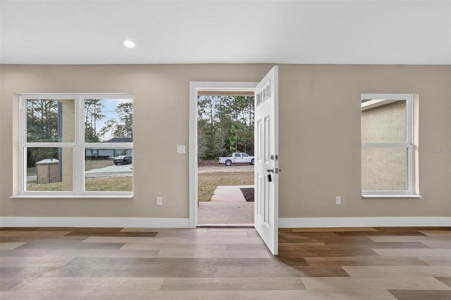 Spacious, unfurnished interior of a new home in , Citrus Springs (Image 17).