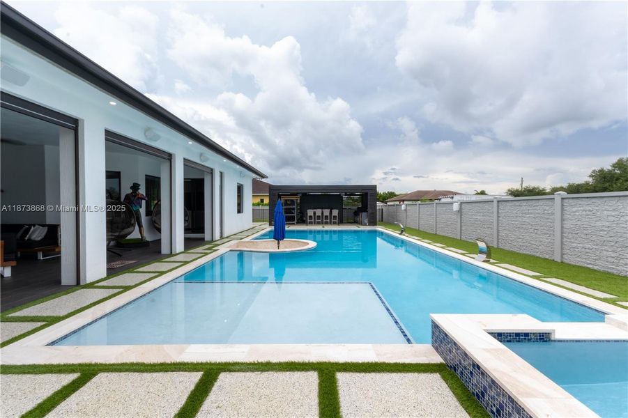 Image 33 of a home in .