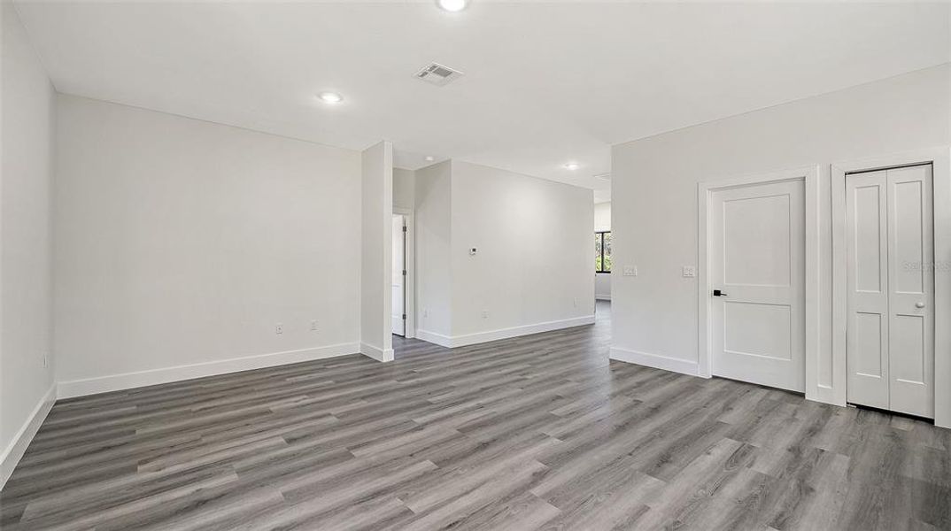 Spacious, unfurnished interior of a new home in , North Port (Image 16).
