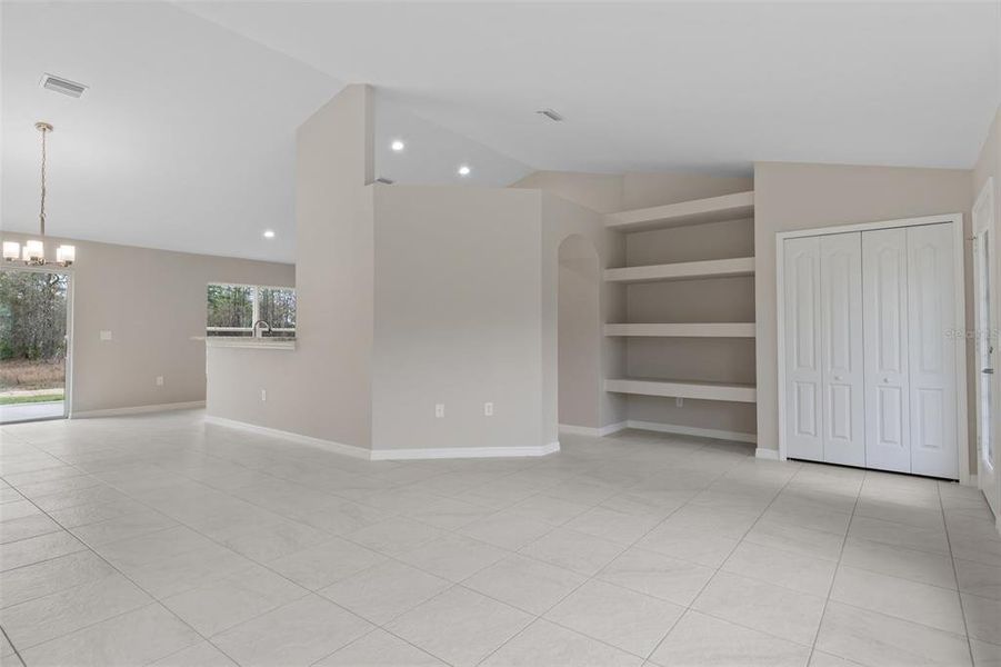 Spacious, unfurnished interior of a new home in , Weeki Wachee (Image 21).