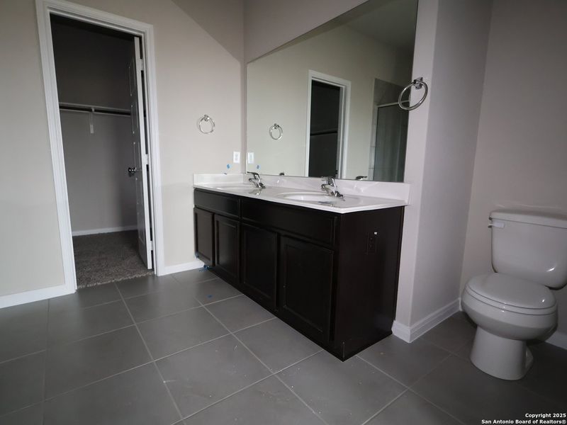Furnished interior view inside a new home in Agave, San Antonio (Image 10).