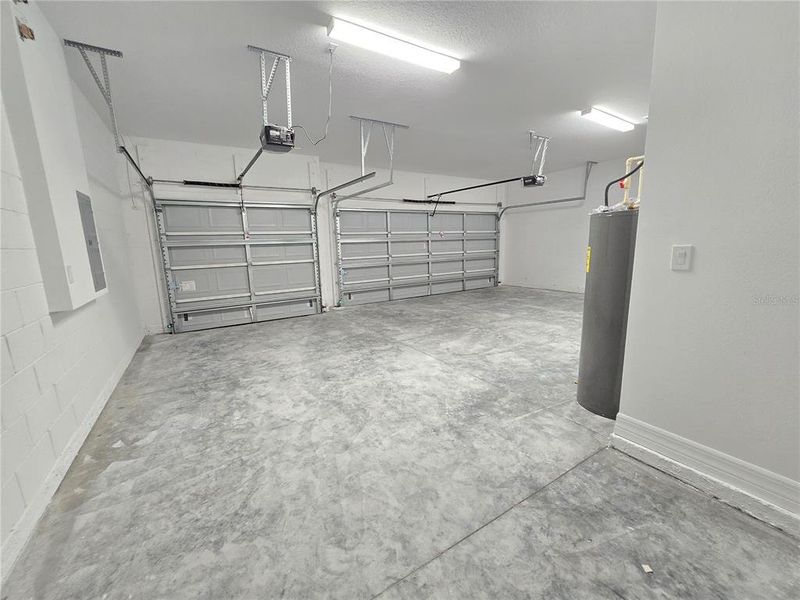 Spacious, unfurnished interior of a new home in , Homosassa (Image 69).