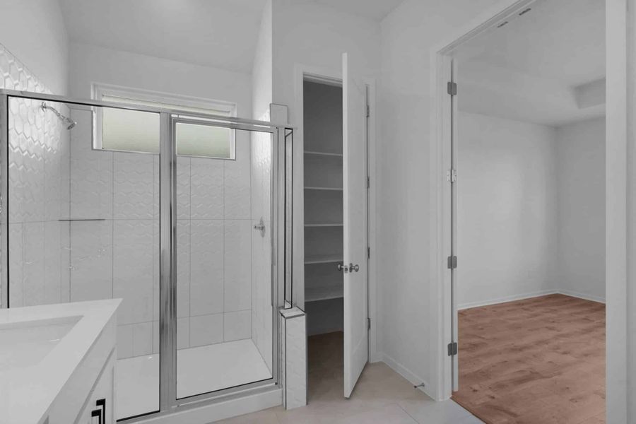 Furnished interior view inside a new home in Highland Village, Georgetown (Image 7).