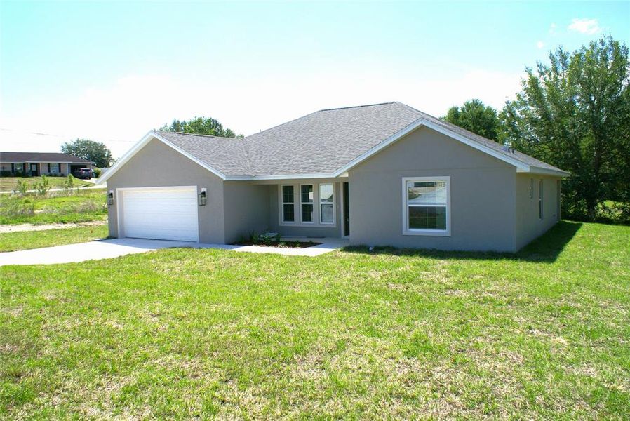 Exterior details and patio area of a home in , Ocala (Image 20).