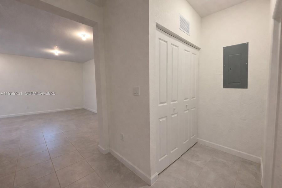 Spacious, unfurnished interior of a new home in , Homestead (Image 5).