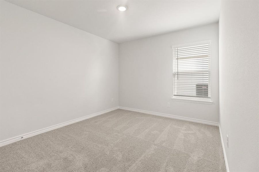 Spacious, unfurnished interior of a new home in Sycamore Landing, Fort Worth (Image 10).