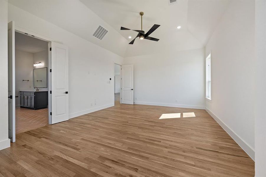 Spacious, unfurnished interior of a new home in NorthGlen, Haslet (Image 37).