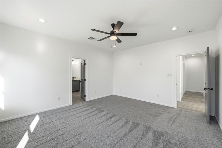 Spacious, unfurnished interior of a new home in , Bremond (Image 17).