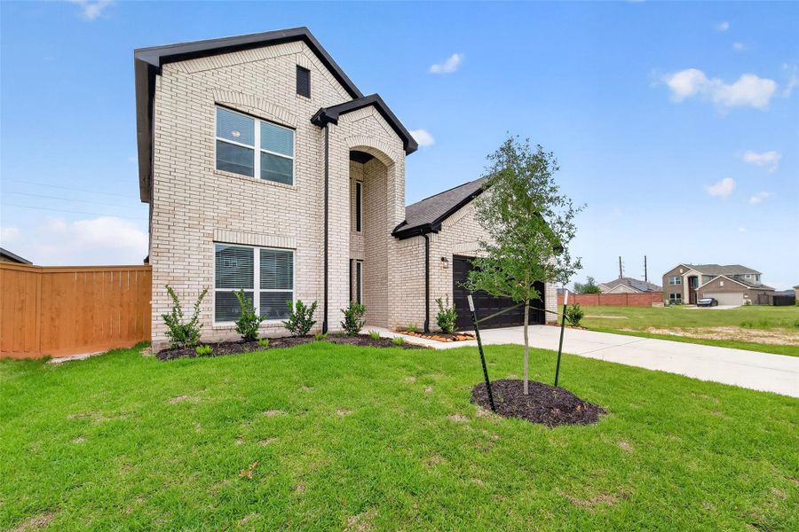 Exterior details and patio area of a home in Sunterra, Katy (Image 32).