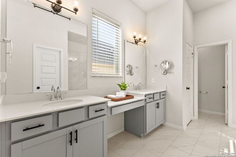 Furnished interior view inside a new home in Overlook at Creekside, New Braunfels (Image 6).