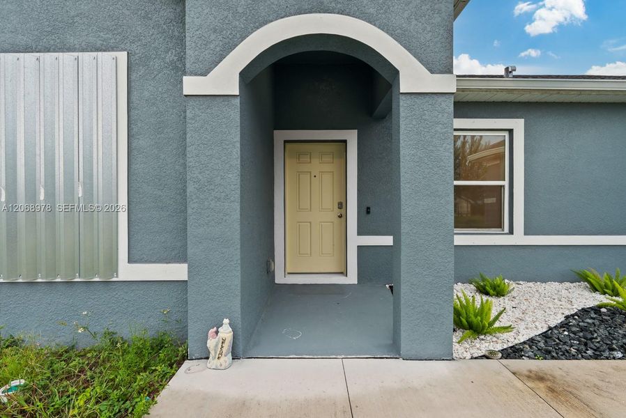 Exterior details and patio area of a home in , Cape Coral (Image 4).