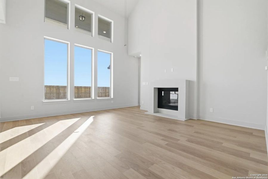 Spacious, unfurnished interior of a new home in Haby Hill 60s, San Antonio (Image 39).