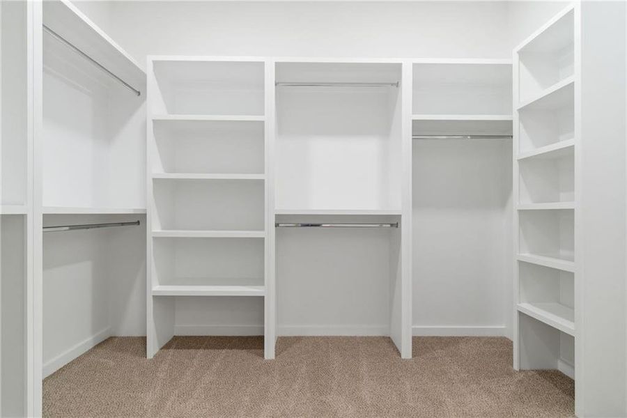 Spacious, unfurnished interior of a new home in , Jasper (Image 12).