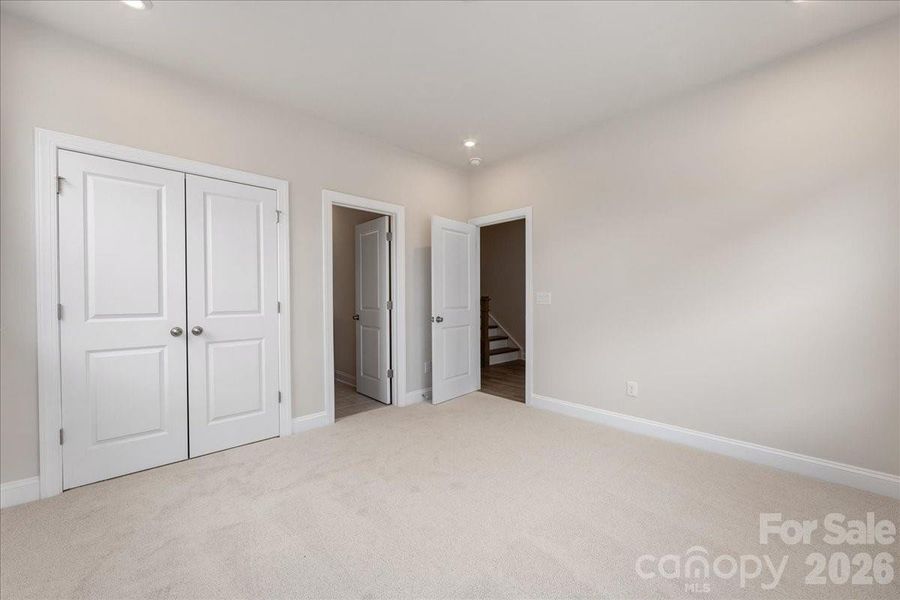 First floor bedroom en suite