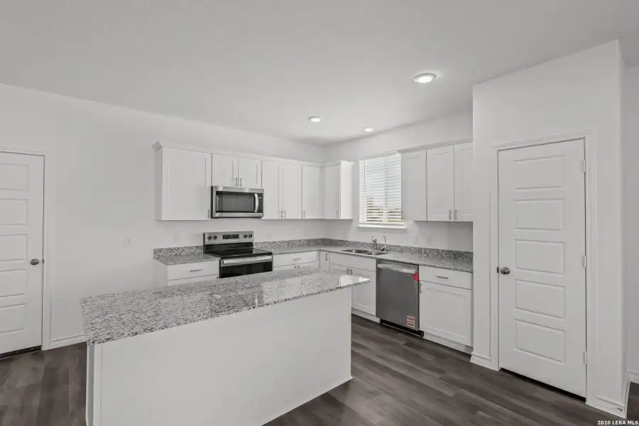 Furnished interior view inside a new home in Cinco Lakes, San Antonio (Image 8).
