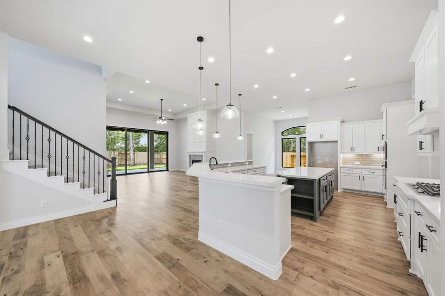 Furnished interior view inside a new home in The Woodlands Hills 65′, Willis (Image 11). Furnished interior view inside a new home in The Woodlands Hills 65′, Willis (Image 11).