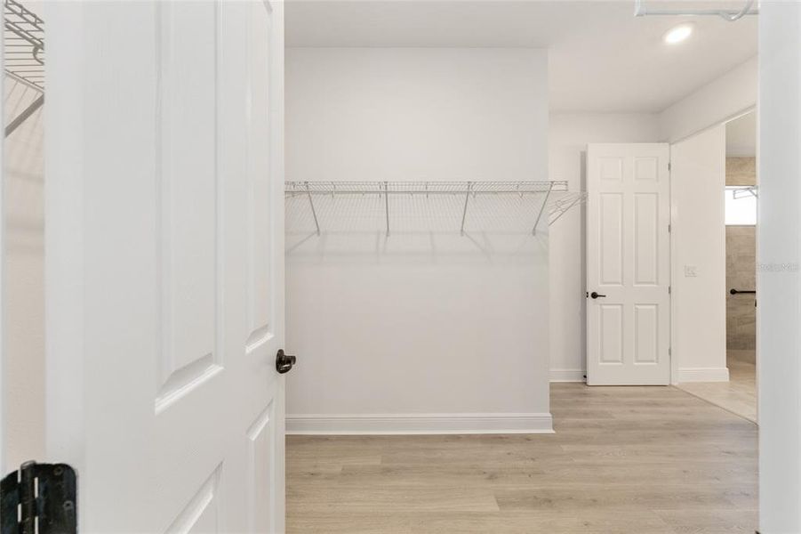 Spacious, unfurnished interior of a new home in , Ocala (Image 38).