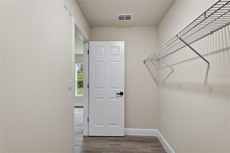 Spacious, unfurnished interior of a new home in , Dunnellon (Image 20).
