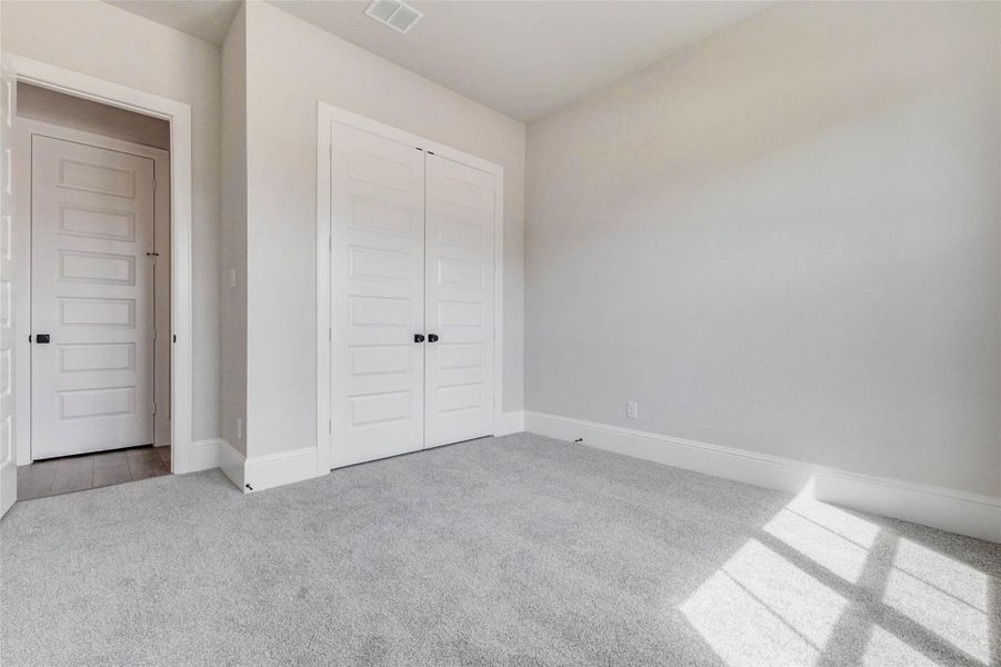 Spacious, unfurnished interior of a new home in Fulbrook on Fulshear Creek, Fulshear (Image 27).