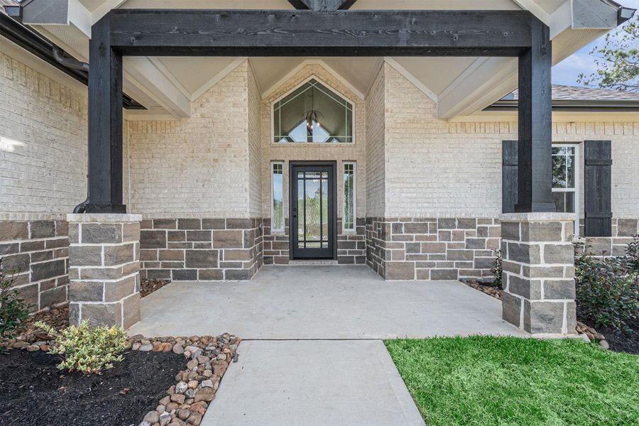 Exterior details and patio area of a home in Oakwood Ranch, Willis (Image 3).
