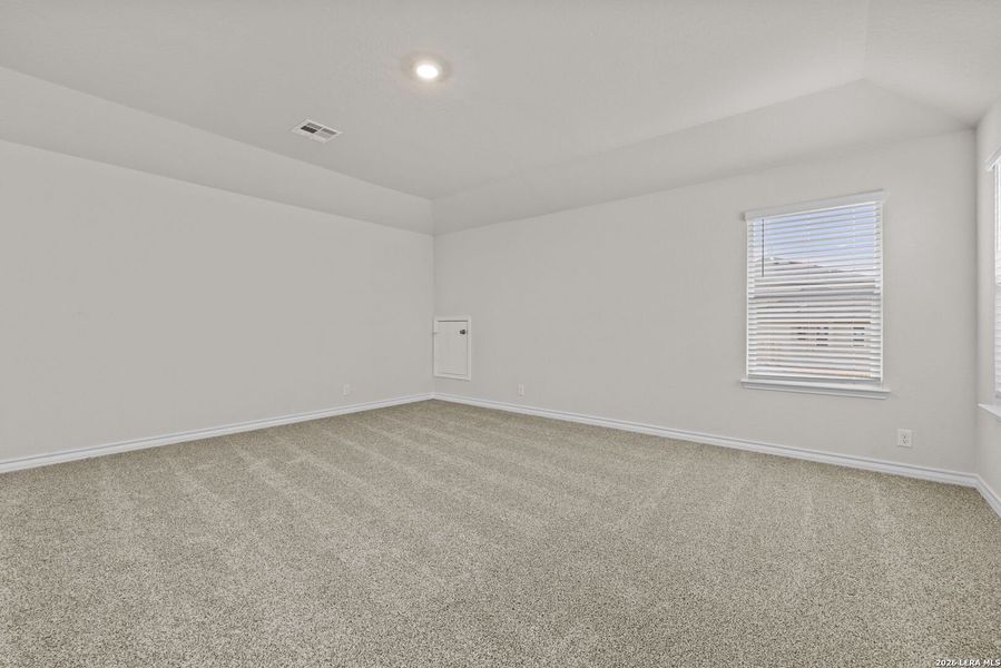 Spacious, unfurnished interior of a new home in Redbird Ranch, San Antonio (Image 24).