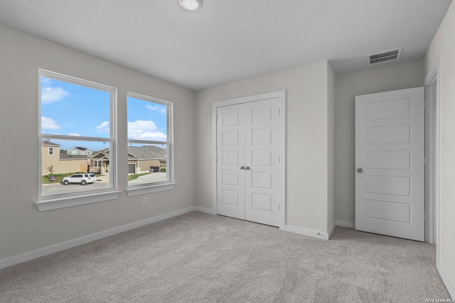 Spacious, unfurnished interior of a new home in Cinco Lakes, San Antonio (Image 25).