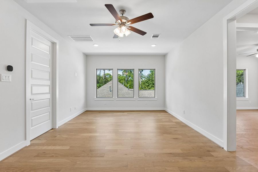 Spacious, unfurnished interior of a new home in , Houston (Image 43).
