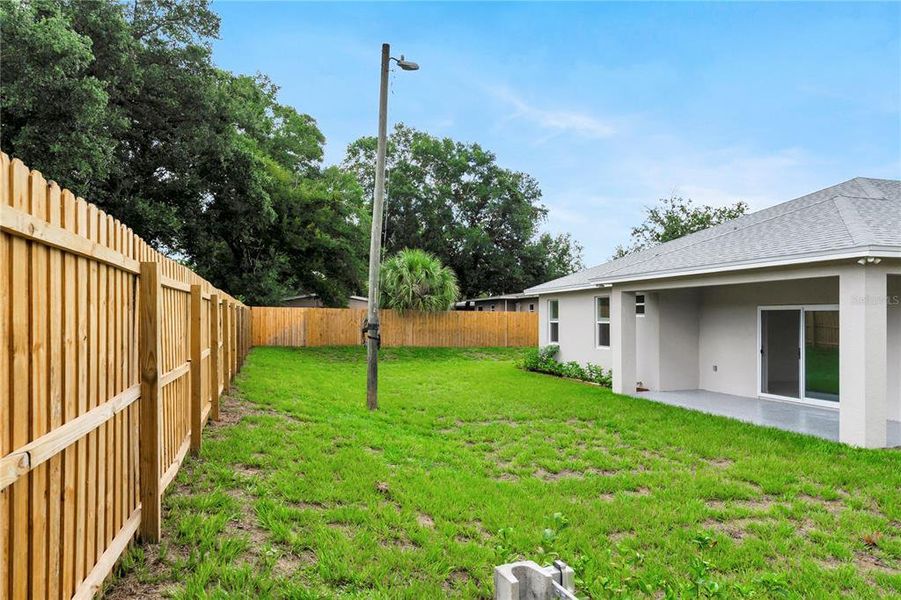 Exterior details and patio area of a home in , Orlando (Image 4).