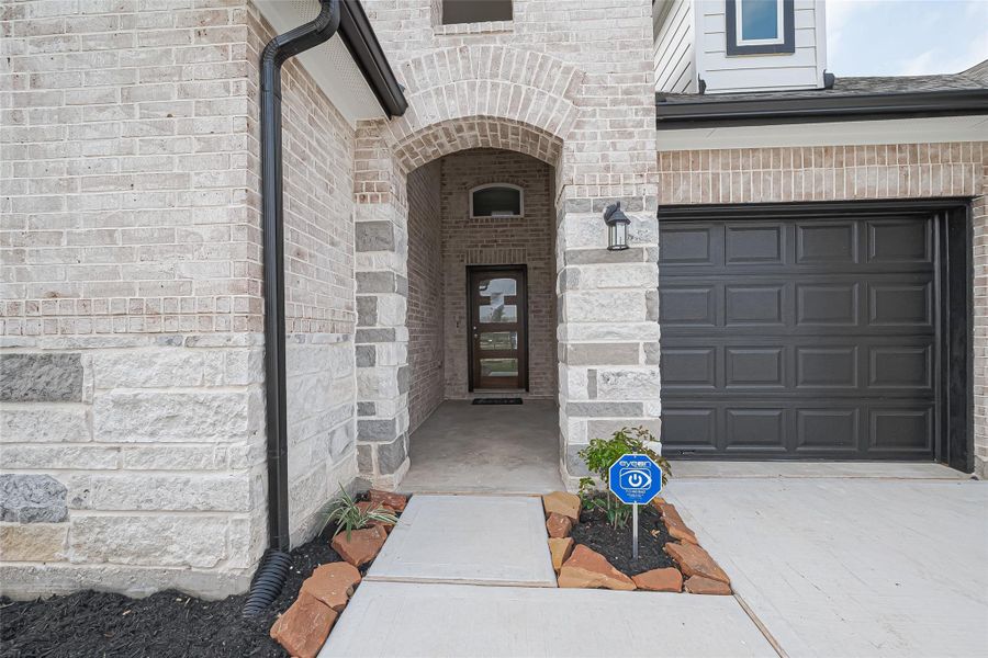 Exterior details and patio area of a home in La Segarra, Brookshire (Image 27).
