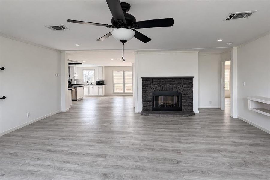 Spacious, unfurnished interior of a new home in , Grandview (Image 10).