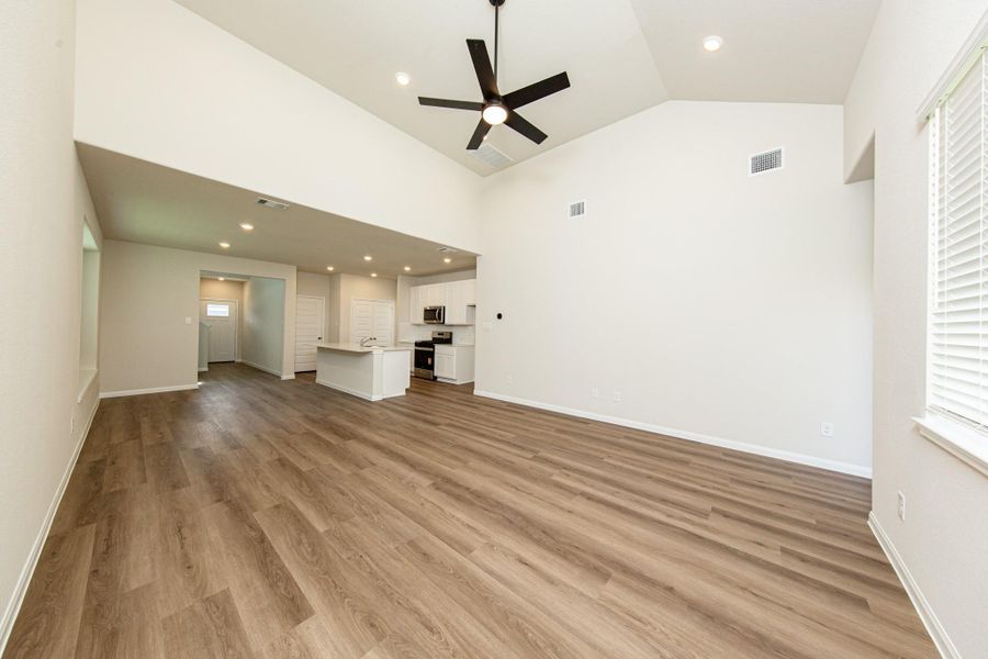 Spacious, unfurnished interior of a new home in River's Edge, Conroe (Image 16). Spacious, unfurnished interior of a new home in River's Edge, Conroe (Image 16).