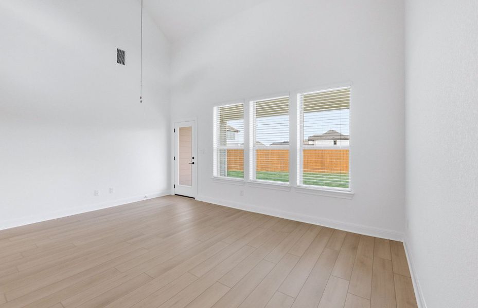 Spacious, unfurnished interior of a new home in Santa Rita Ranch, Liberty Hill (Image 43).