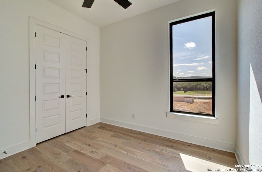 Spacious, unfurnished interior of a new home in Verandas at the Rim, San Antonio (Image 38).