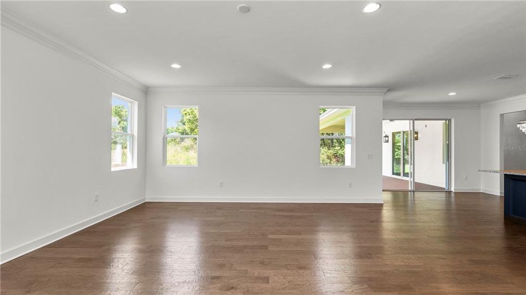 Spacious, unfurnished interior of a new home in , Lakeland (Image 39).
