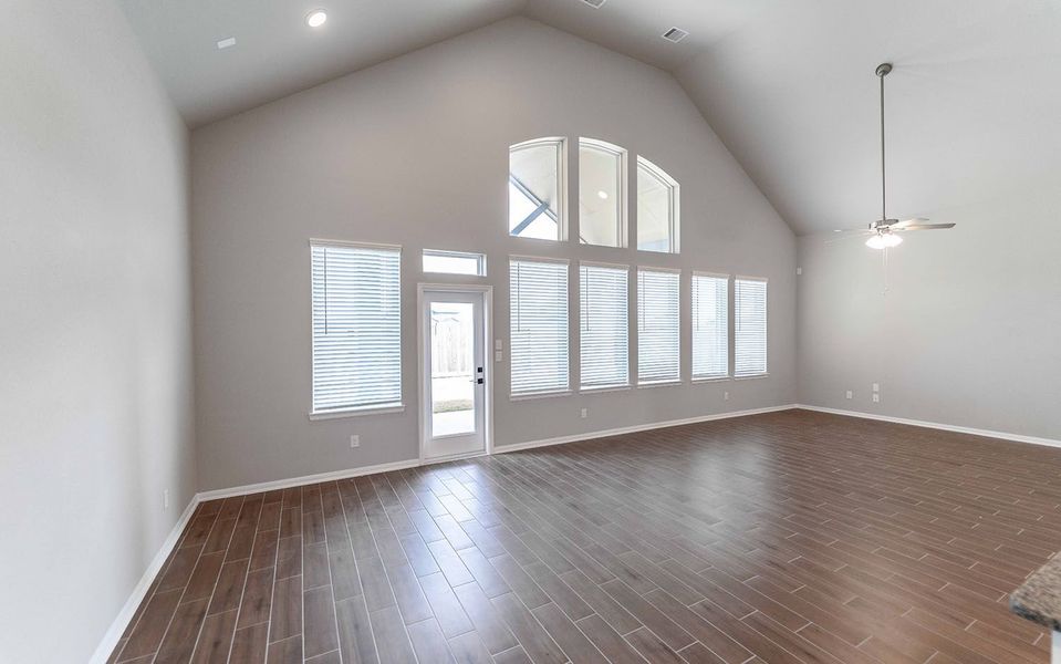 Spacious, unfurnished interior of a new home in Mulberry Farms, Santa Fe (Image 13).