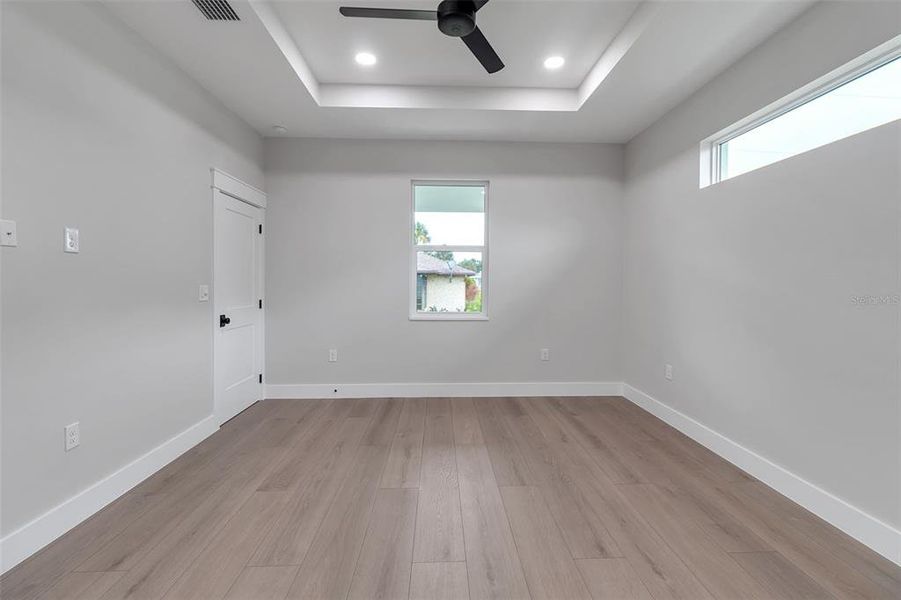 Spacious, unfurnished interior of a new home in , Venice (Image 20).