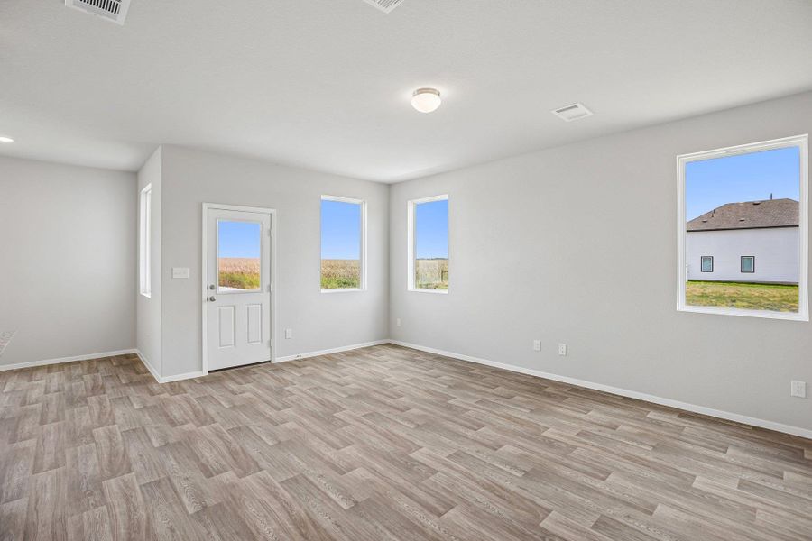 Spacious, unfurnished interior of a new home in Harvest Ridge, Elgin (Image 21).