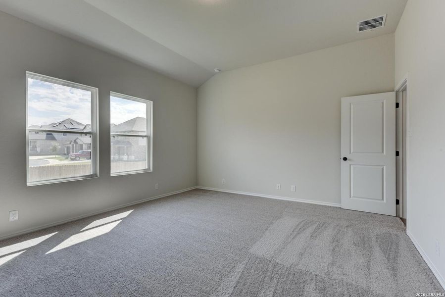 Spacious, unfurnished interior of a new home in Arcadia Ridge, San Antonio (Image 17).