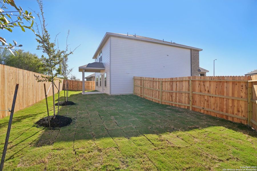Exterior details and patio area of a home in Royal Crest, San Antonio (Image 3).