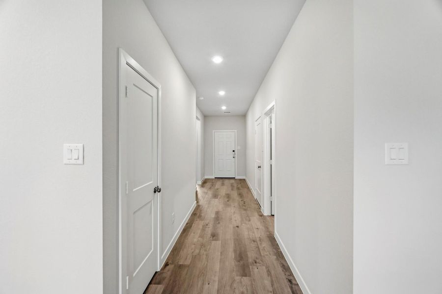 Spacious, unfurnished interior of a new home in Crockett Meadows, Conroe (Image 26).