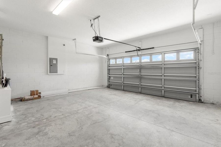 Spacious, unfurnished interior of a new home in , Ocala (Image 20).