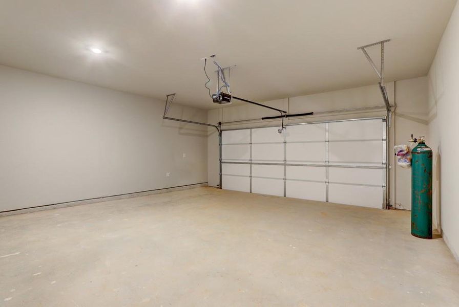 Spacious, unfurnished interior of a new home in Terraces at Paravel, Acworth (Image 18).
