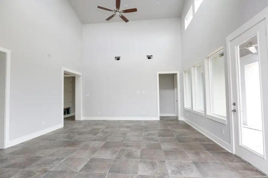 Spacious, unfurnished interior of a new home in , Selma (Image 25).