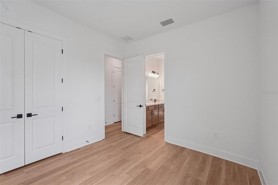 Spacious, unfurnished interior of a new home in Serengeti, Spring Hill (Image 17).