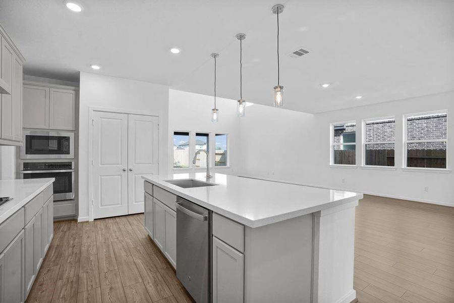 9622 Starry Eyes Lane ~ Ready Now