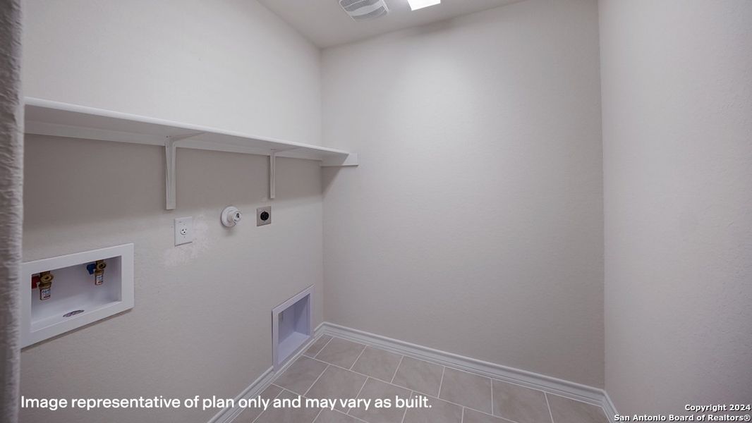 Spacious, unfurnished interior of a new home in Langdon, San Antonio (Image 18).