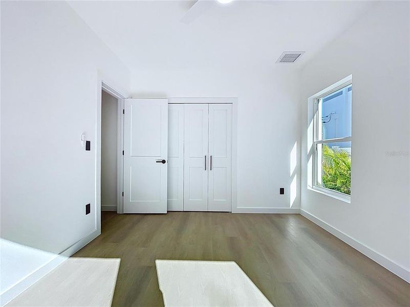 Spacious, unfurnished interior of a new home in , St. Petersburg (Image 23).